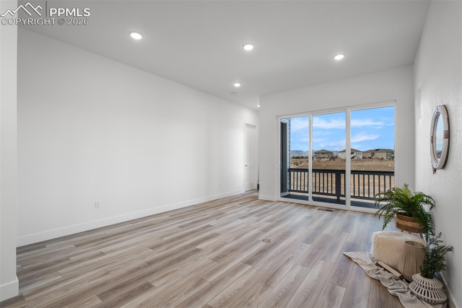 Listing photo 12 for 8850 Frolic View