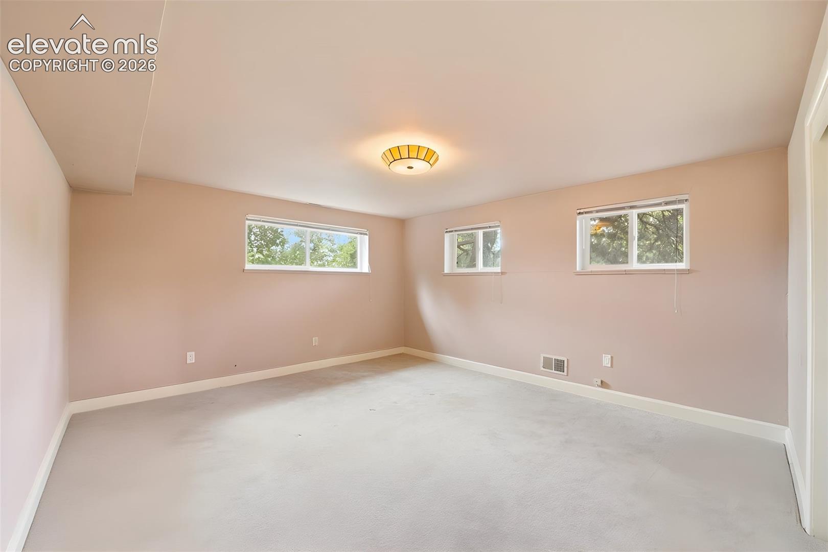 Listing photo 30 for 1406 Iowa Avenue