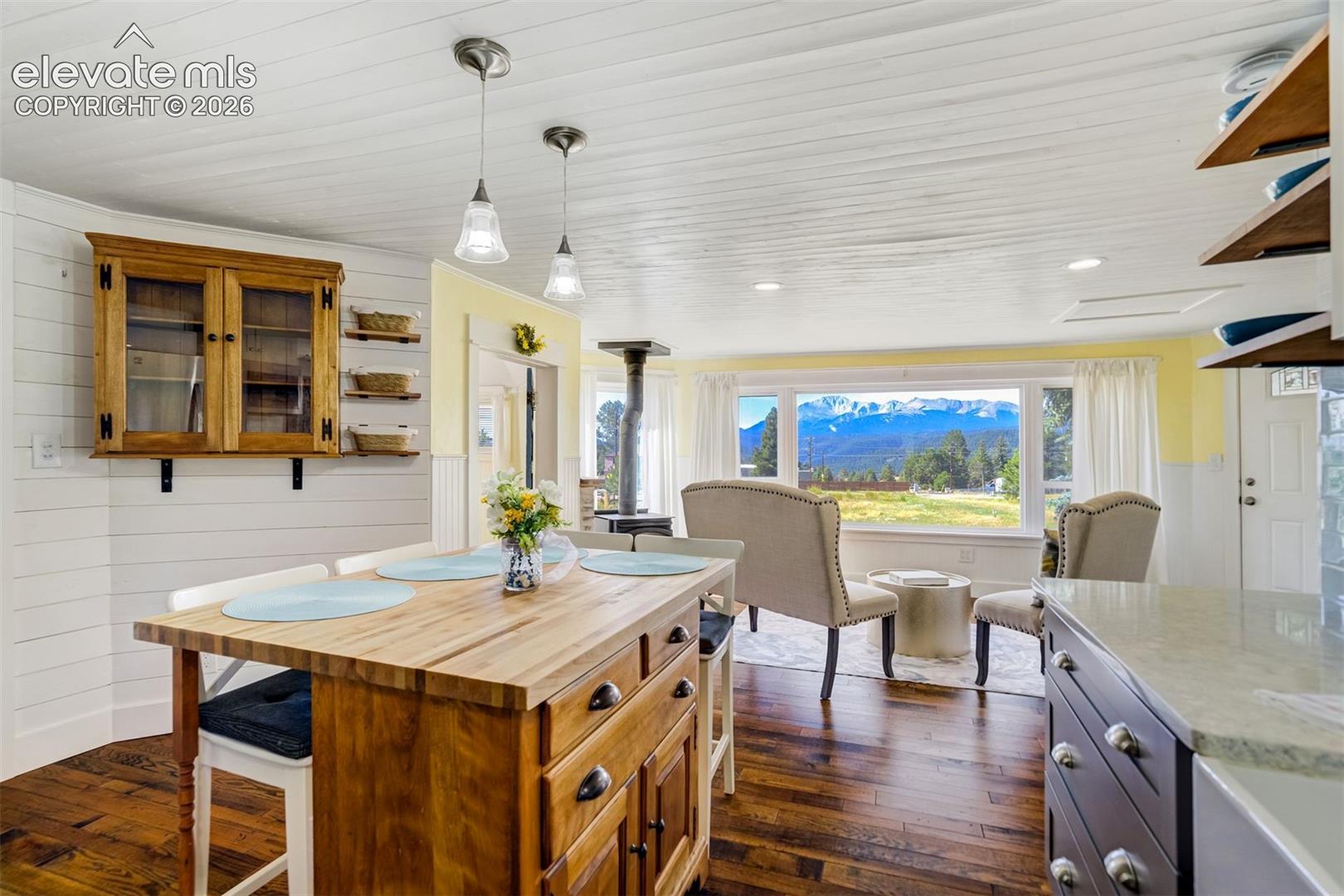 Listing photo 12 for 405 N Baldwin Street