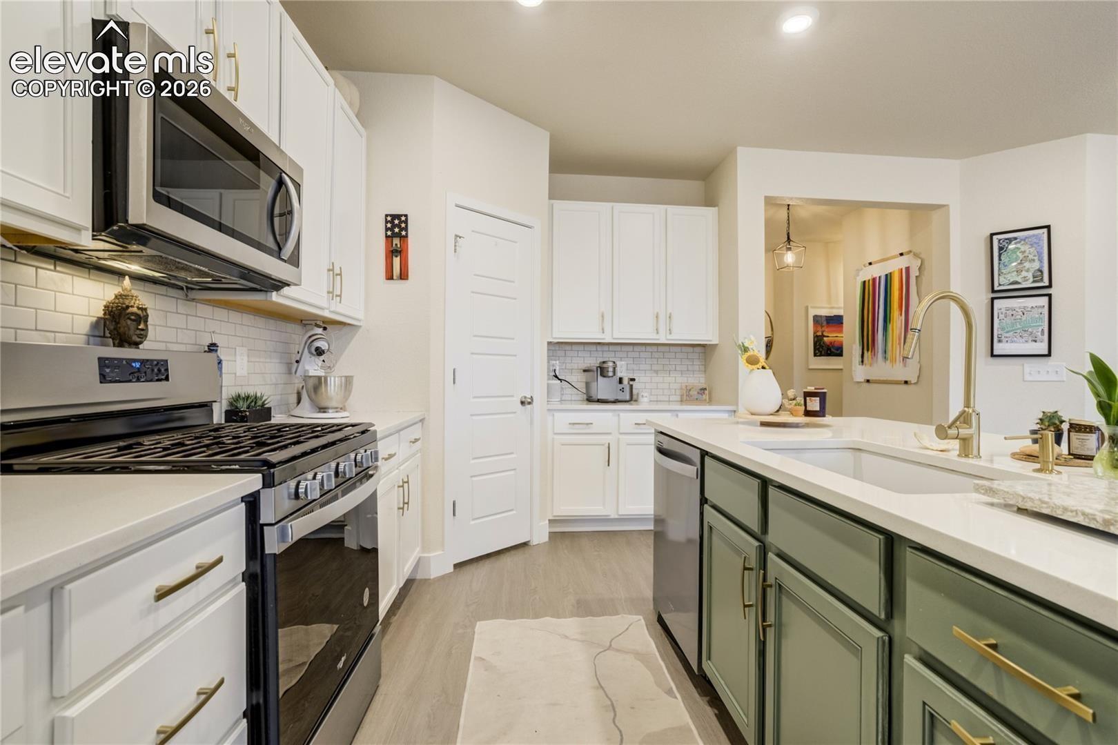 Listing photo 14 for 12660 Enclave Scenic Drive
