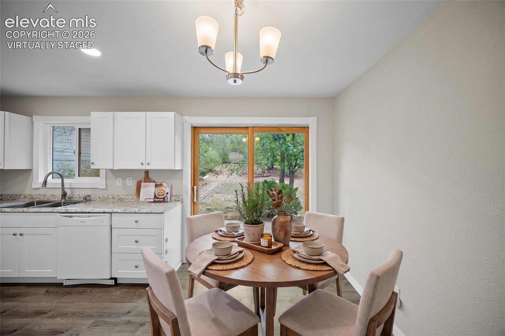 1021 De La Vista Place, photo 4