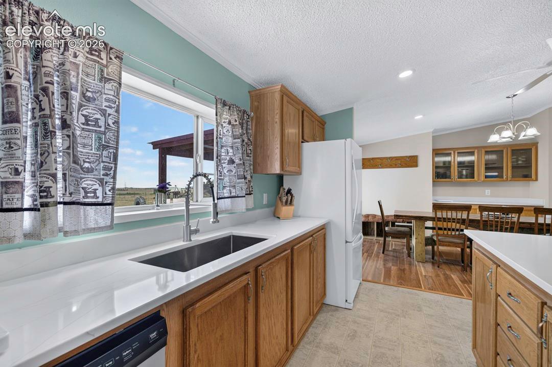 Listing photo 7 for 755 High Prairie Point