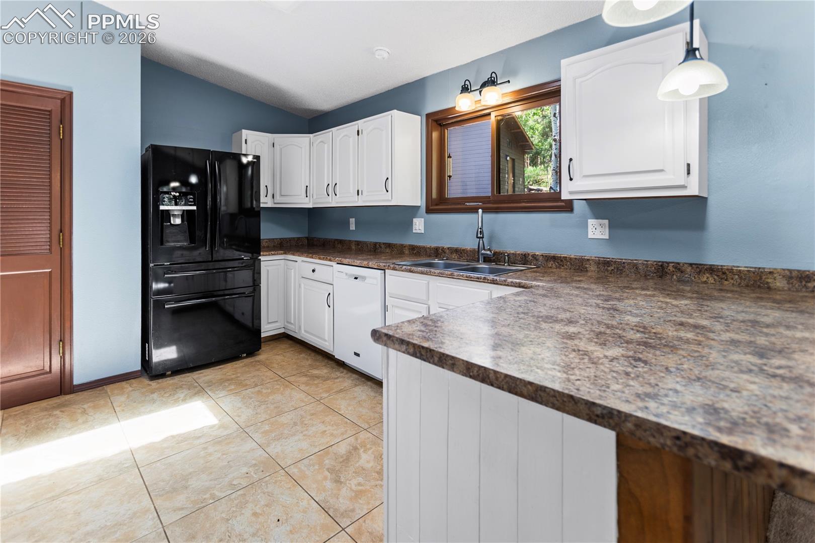 Listing photo 8 for 1129 Forest Hill Road