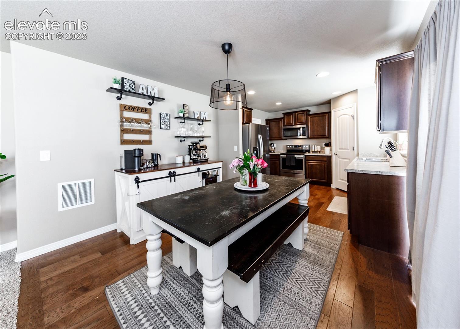 6977 Winnicut Drive, photo 15