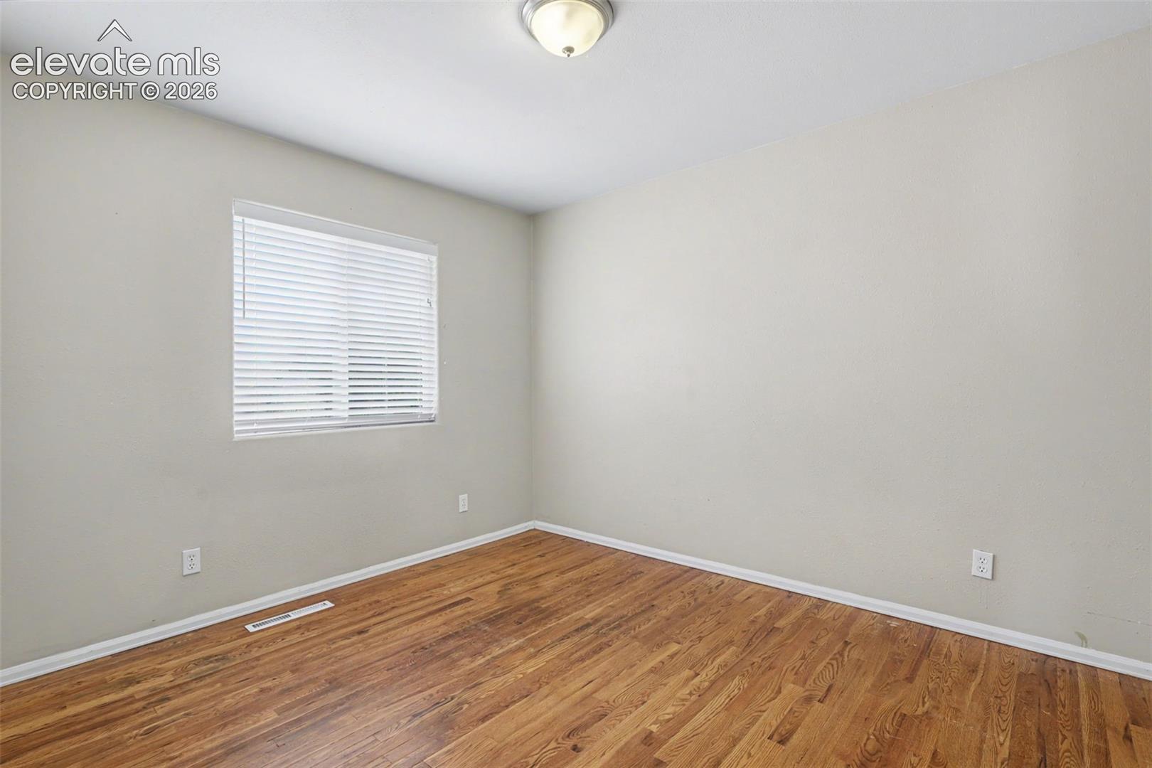 Listing photo 19 for 105 Linden Drive