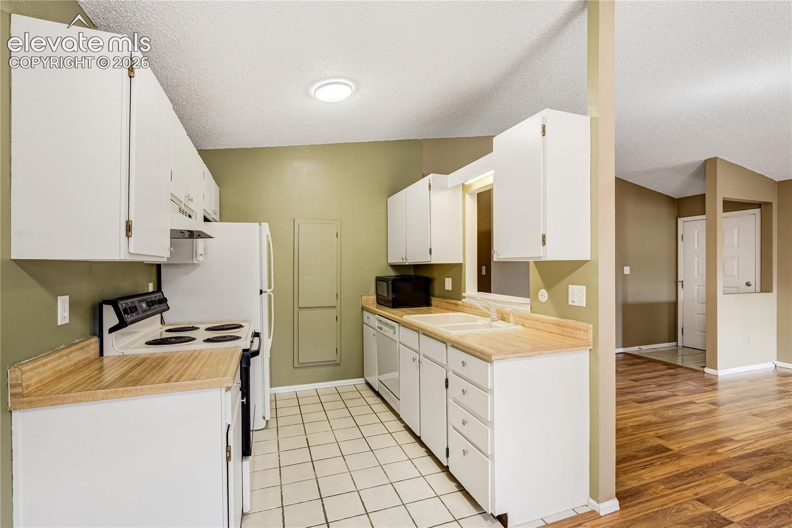 Listing photo 12 for 4875 Bluestem Drive