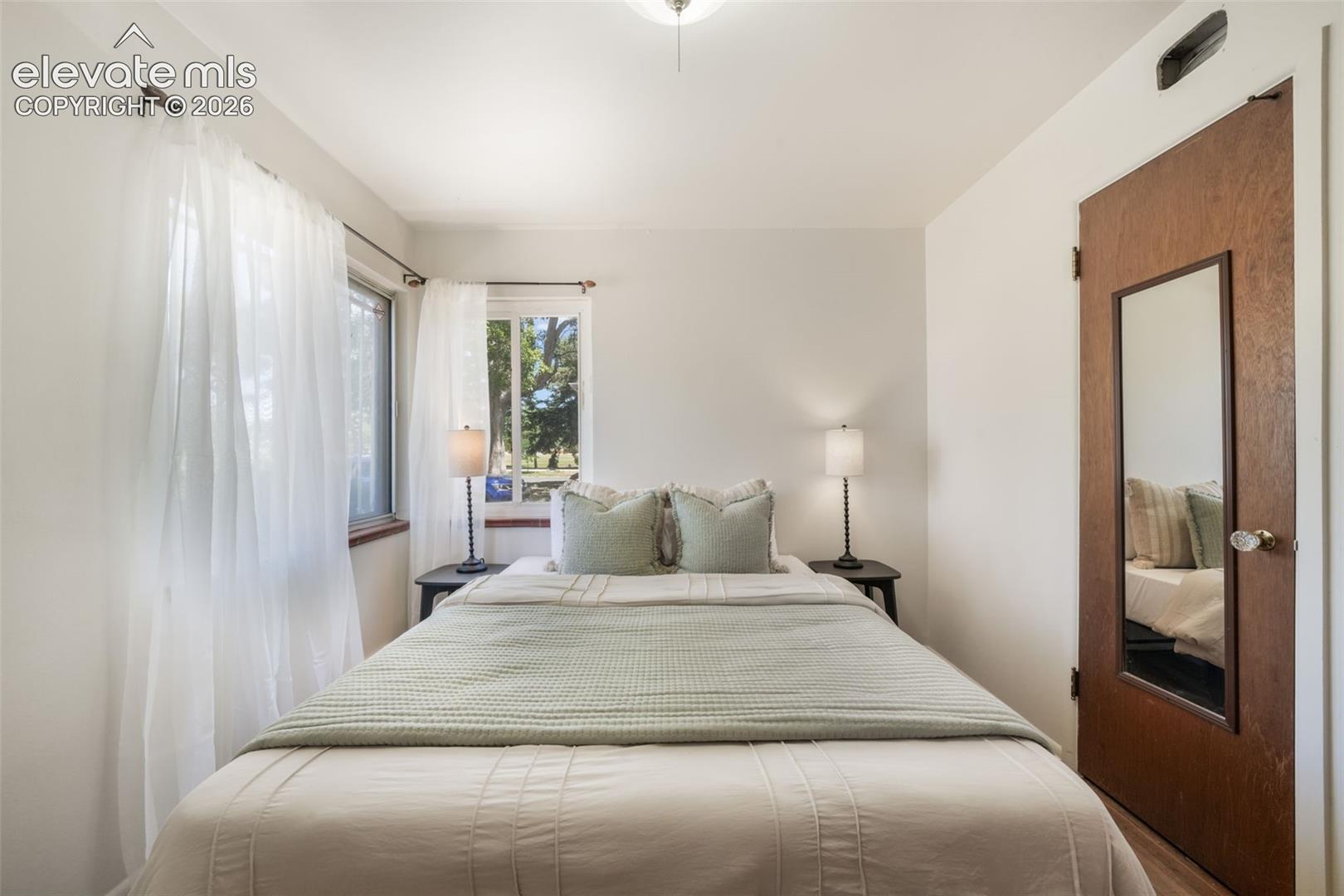 Listing photo 21 for 920 S Canosa Court