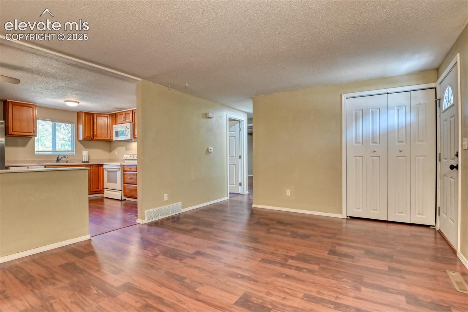 Listing photo 8 for 1810 Bonita Drive