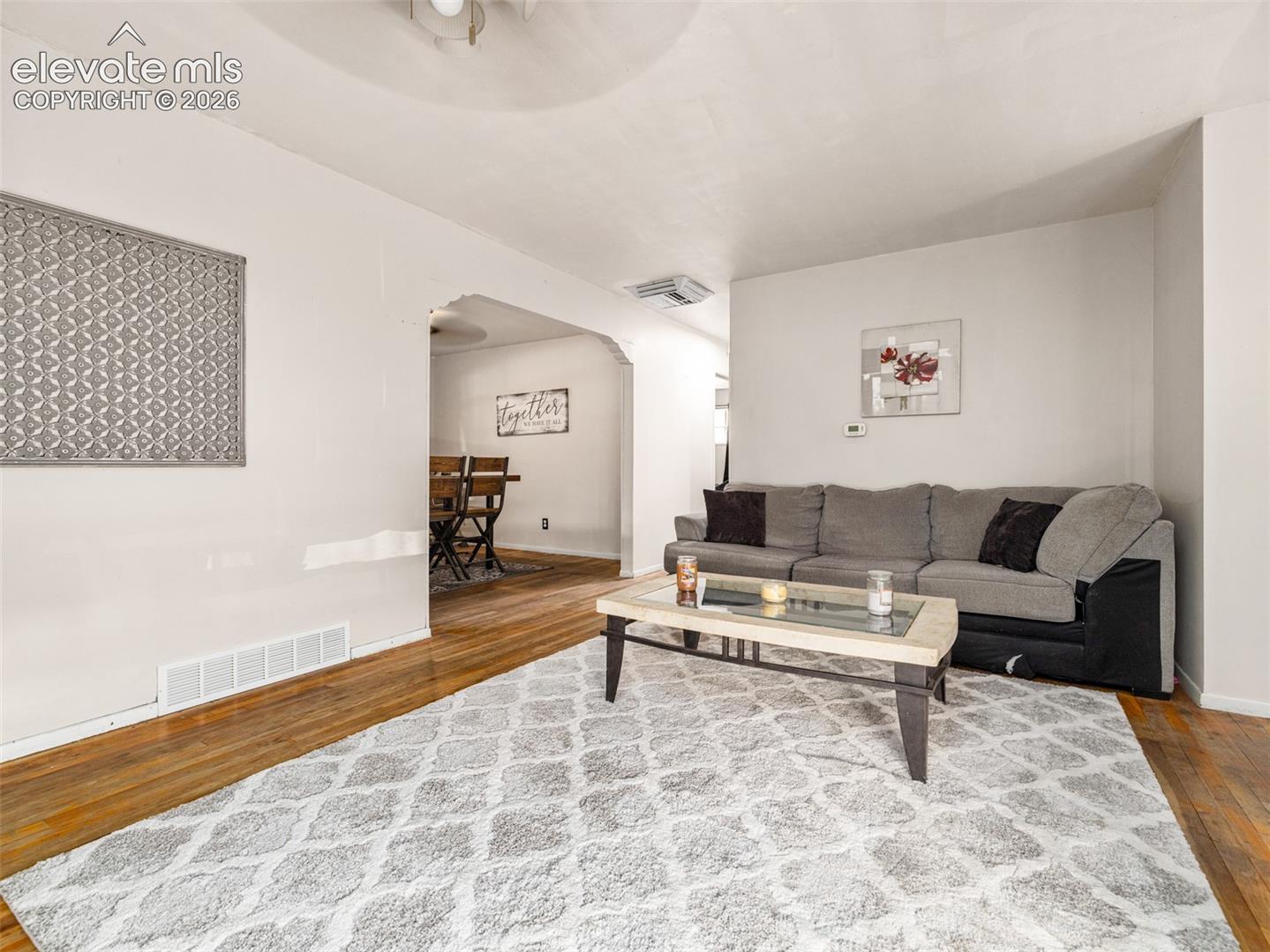Listing photo 4 for 18 Dundee Lane