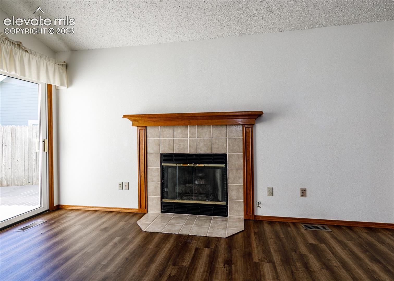 Listing photo 9 for 8161 Scarborough Drive