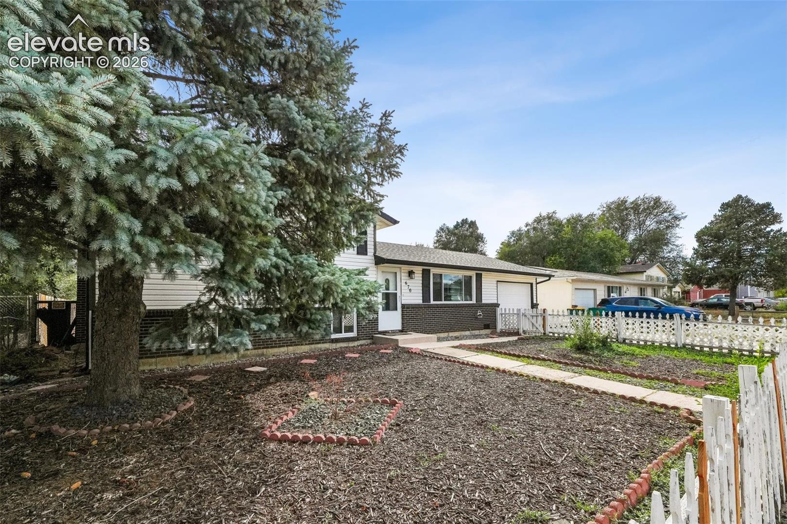 Listing photo 5 for 670 Calle Entrada NA