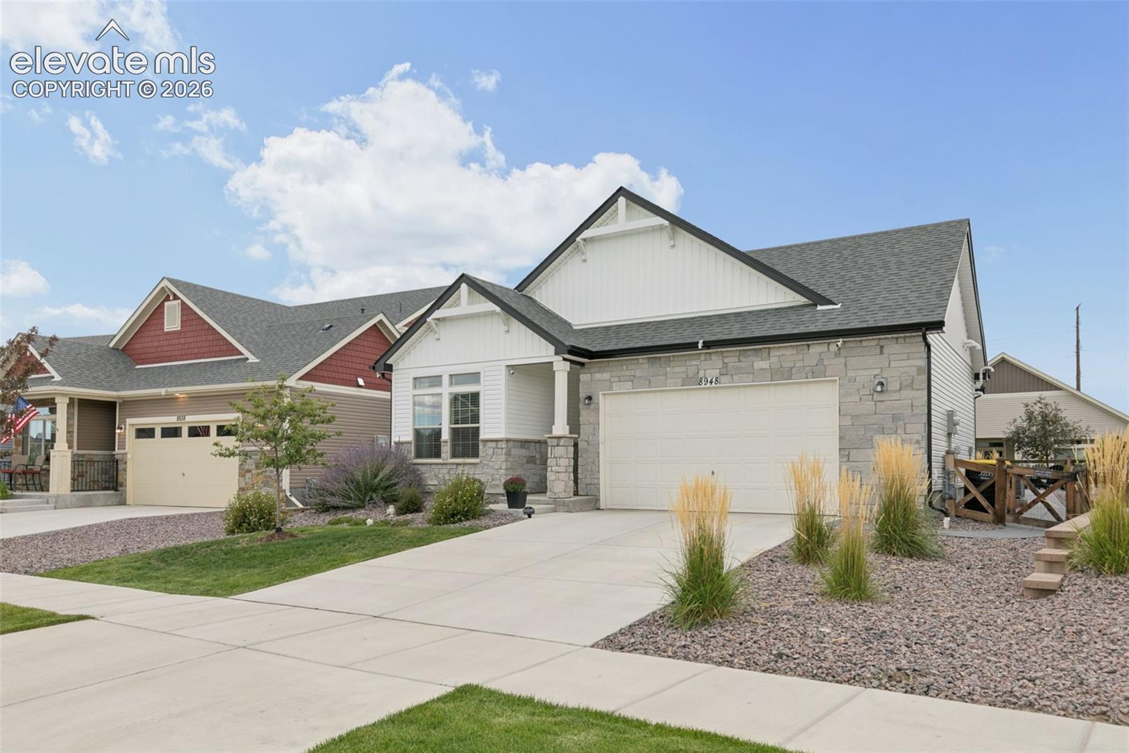 Listing photo 5 for 8948 Braemore Heights