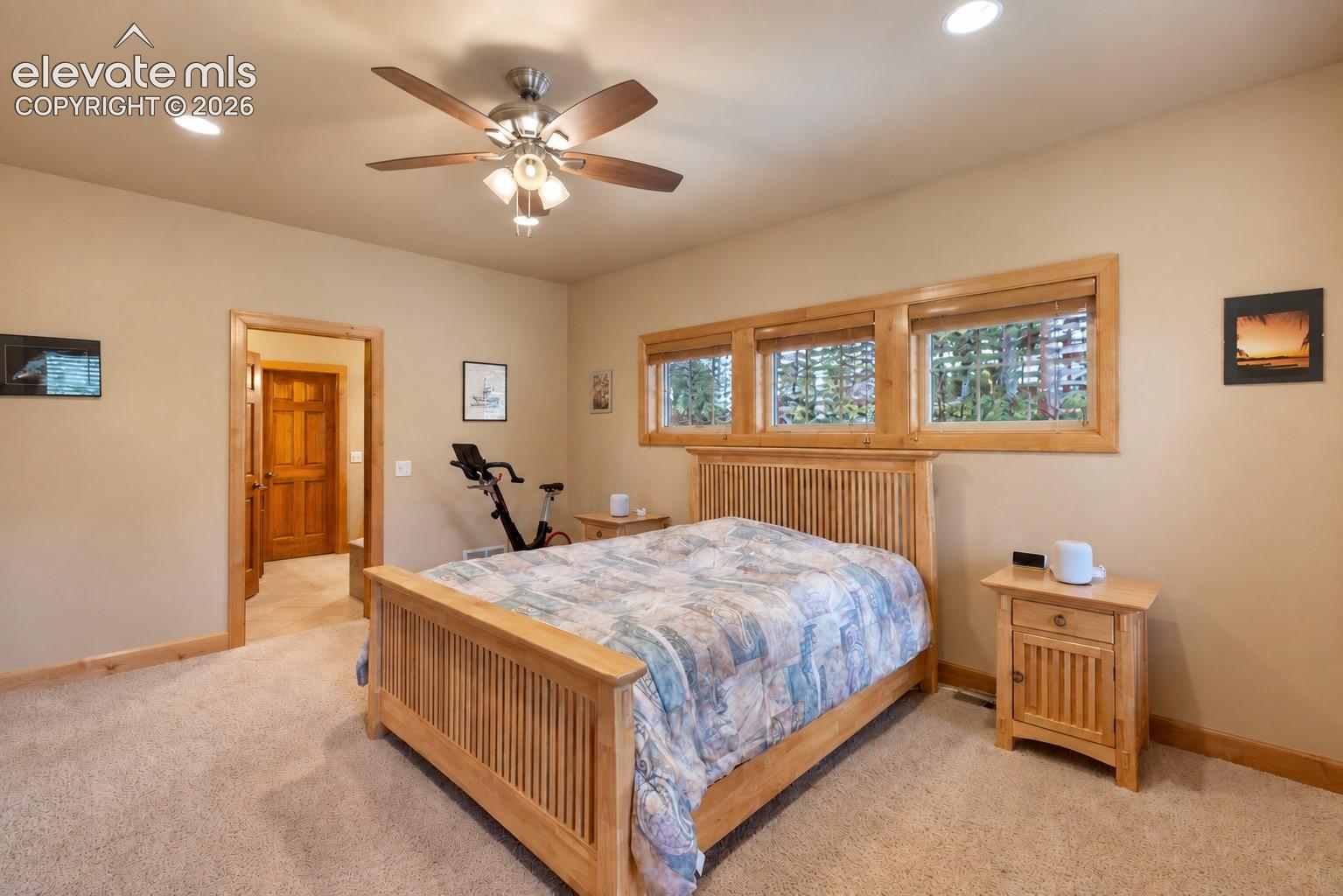 Listing photo 10 for 410 Karen Lane