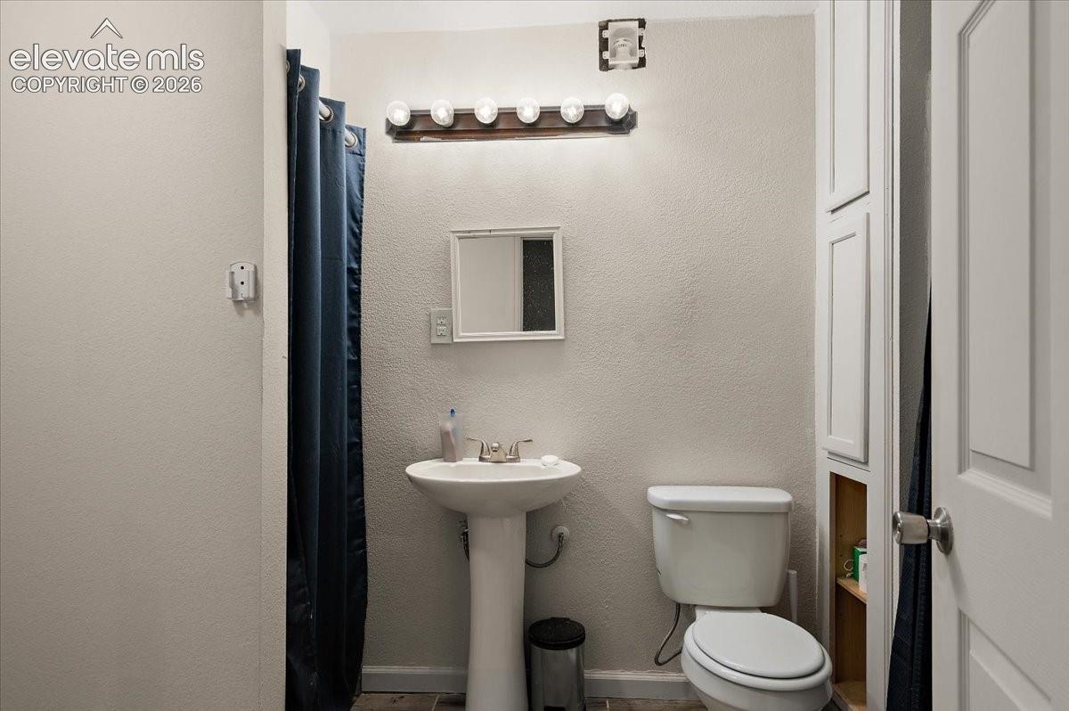 Listing photo 35 for 544 N Raymont Drive