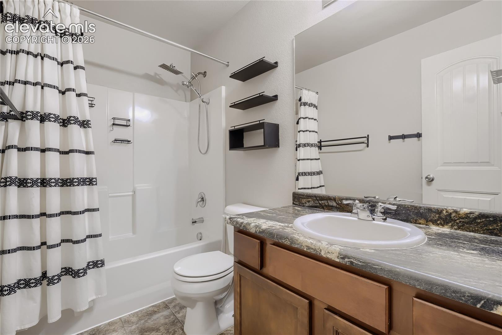 Listing photo 23 for 7104 Bracken Place