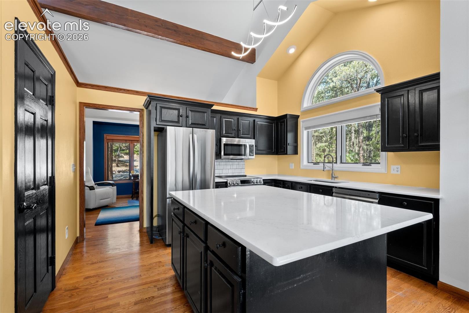 Listing photo 13 for 1675 Oakwood Drive