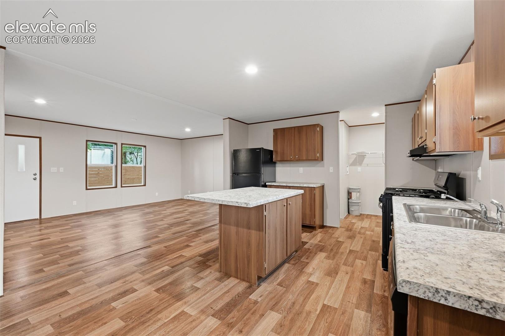 Listing photo 15 for 281 E Stewart Drive