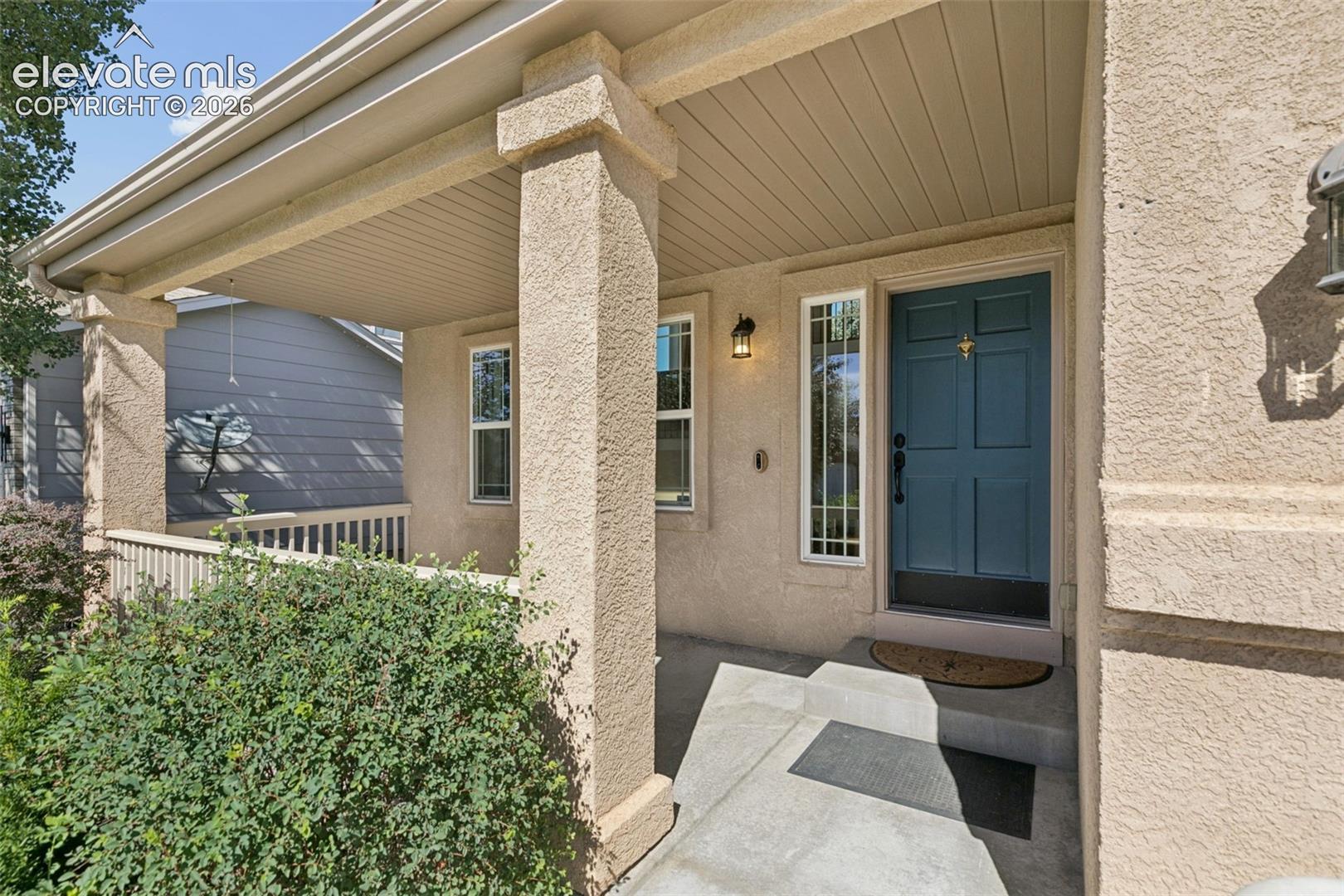 Listing photo 2 for 1622 Lookout Springs Drive