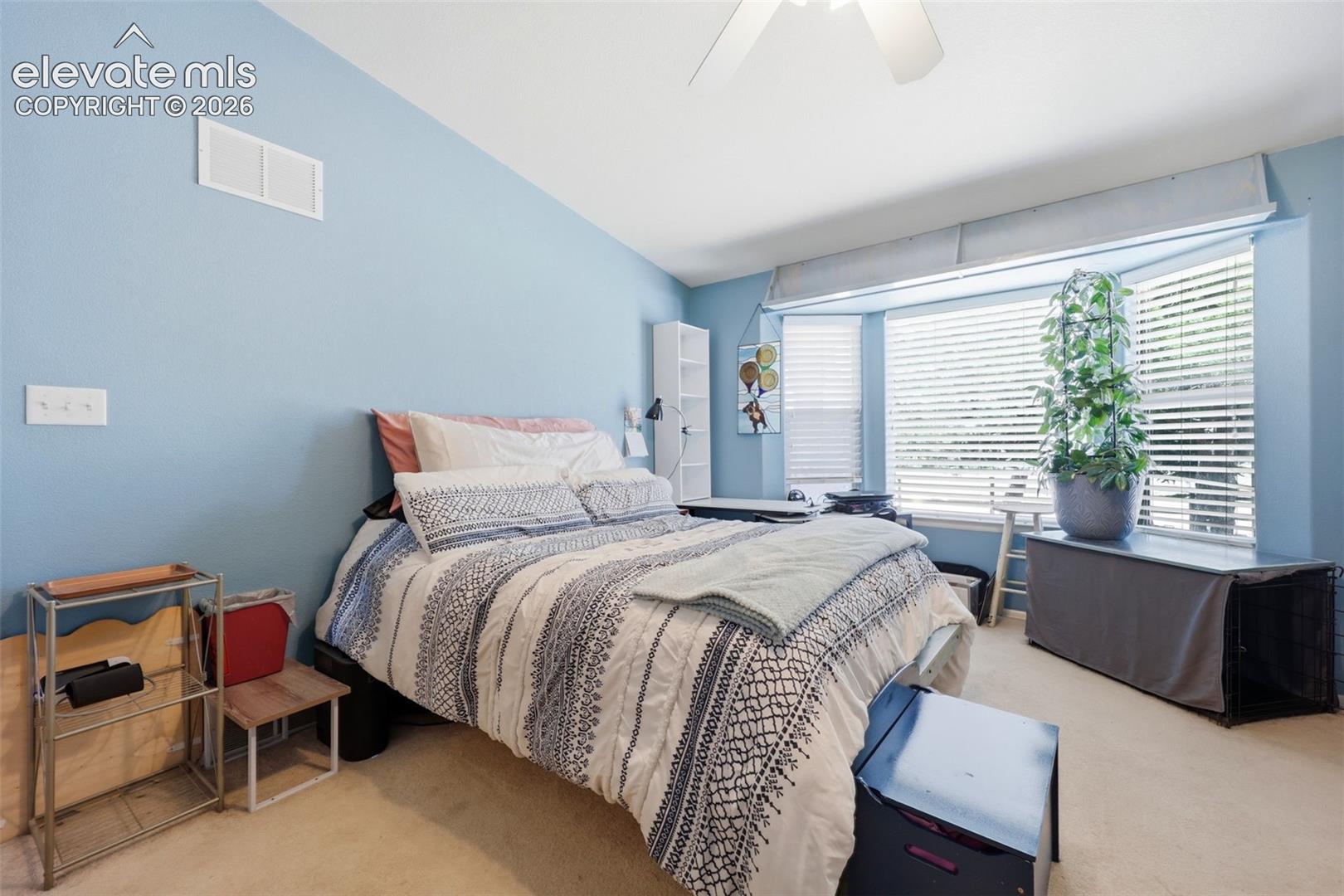 Listing photo 13 for 1286 N Ladonia Drive