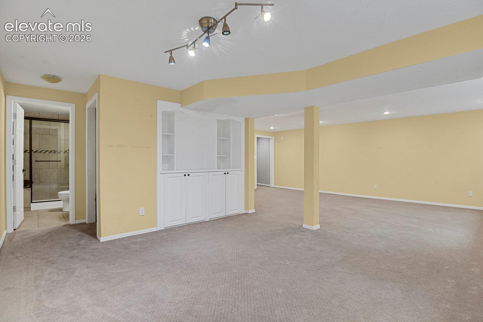 Listing photo 20 for 916 W Caribou Drive