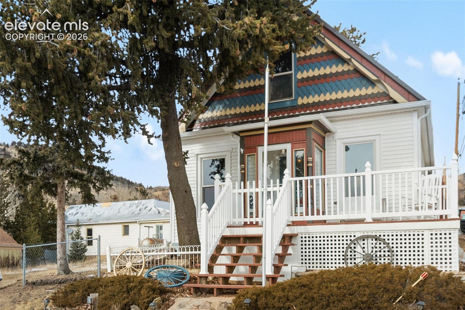 211 Spicer Avenue