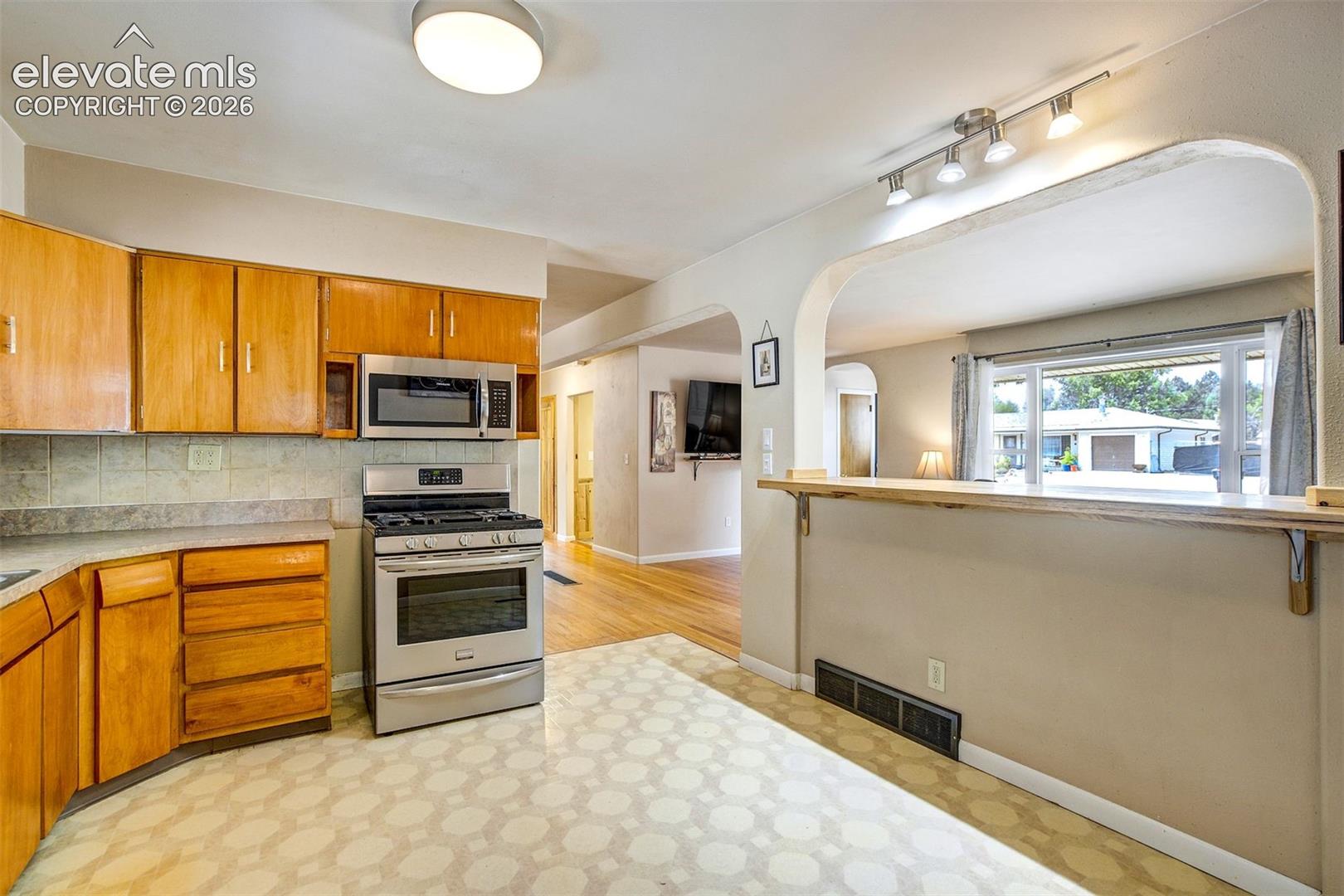 Listing photo 19 for 705 Grand Boulevard