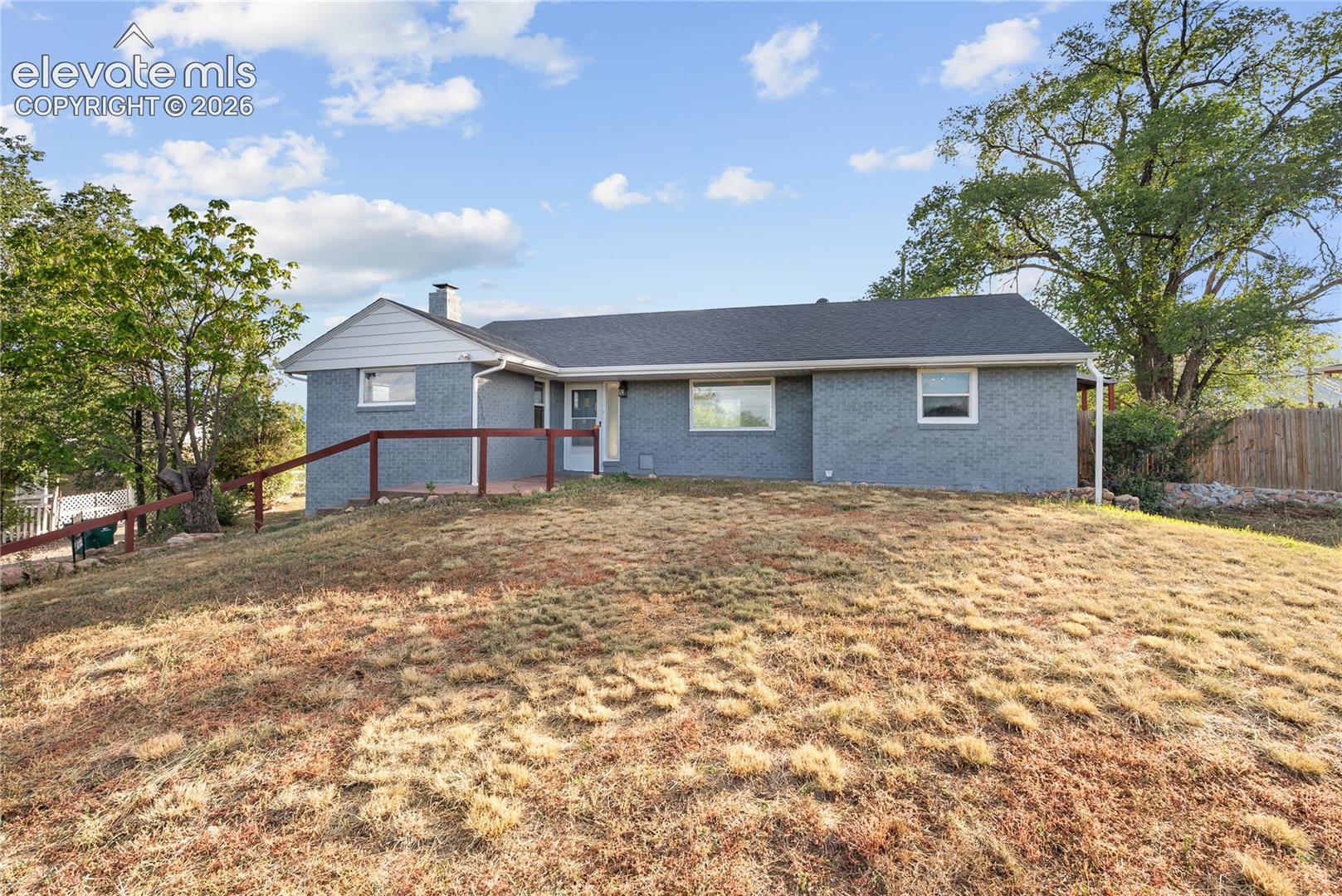 Listing photo 2 for 1606 Navajo Circle