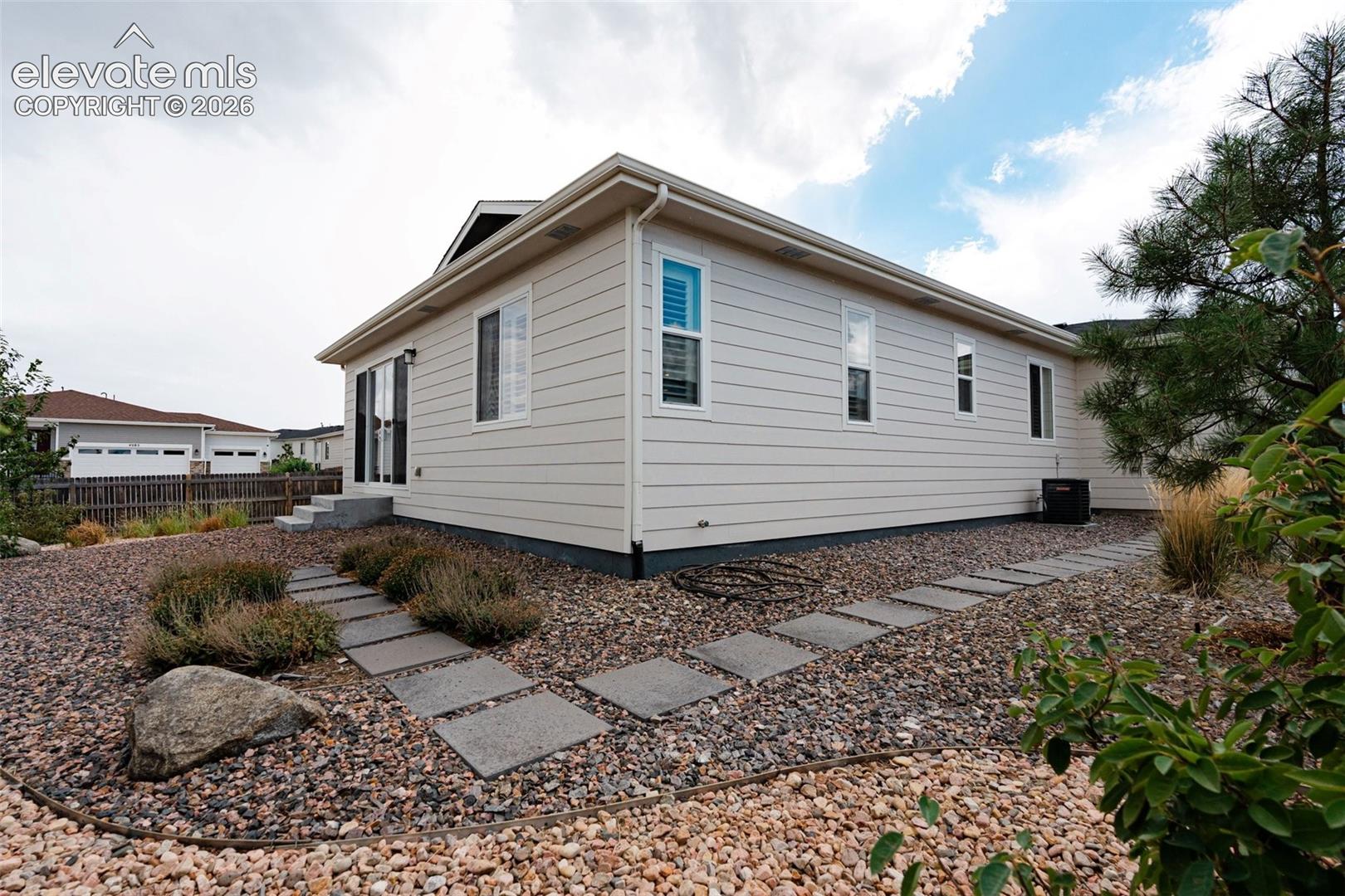Listing photo 28 for 1592 Maggie Mae Lane