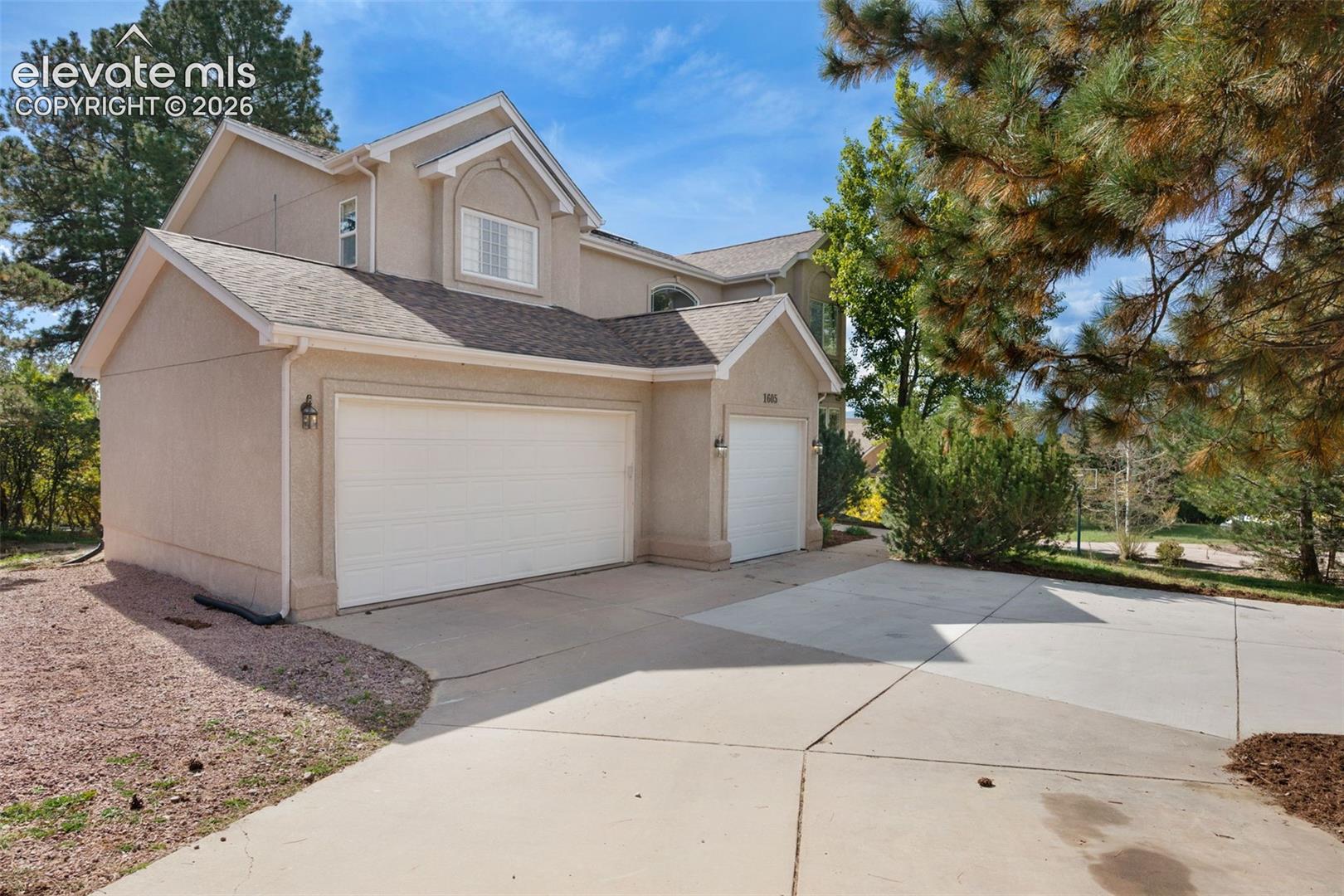 Listing photo 3 for 1605 Capadaro Court