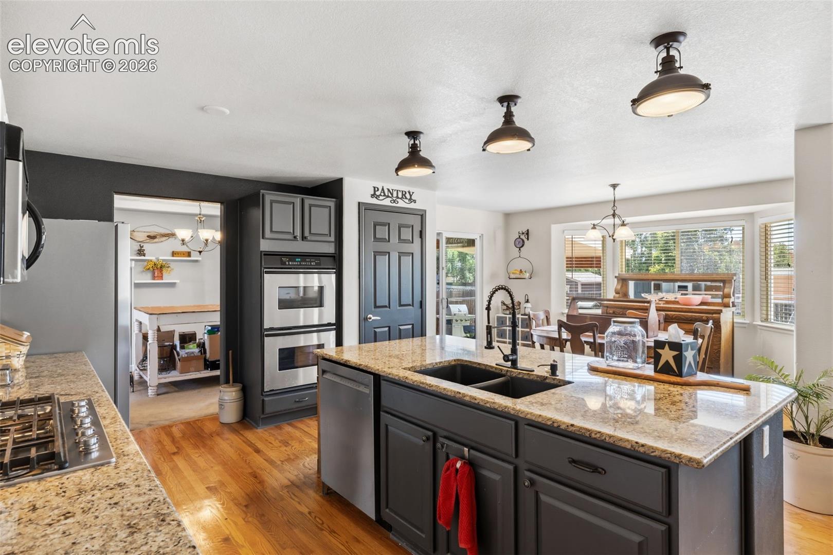 Listing photo 14 for 9197 Oakmont Road