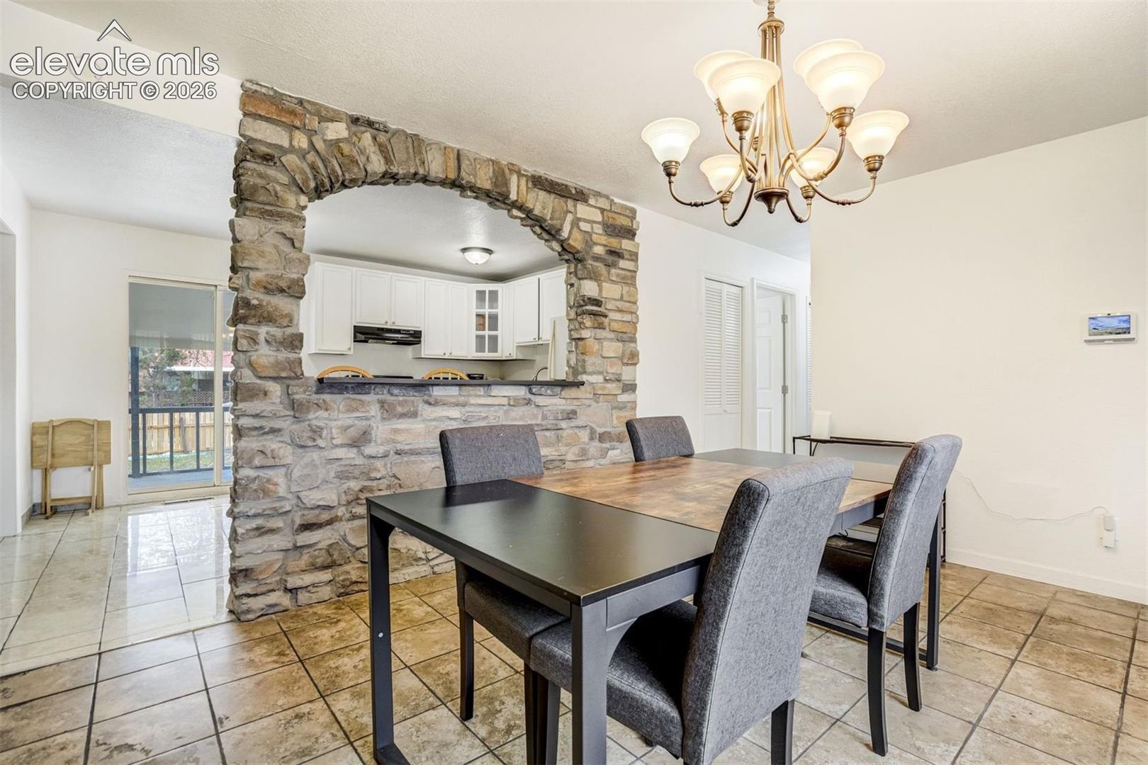 Listing photo 5 for 3415 Bridgewood Lane