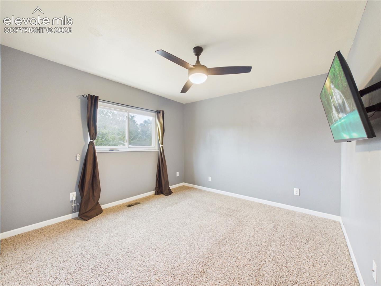 Listing photo 13 for 1945 Mineola Street