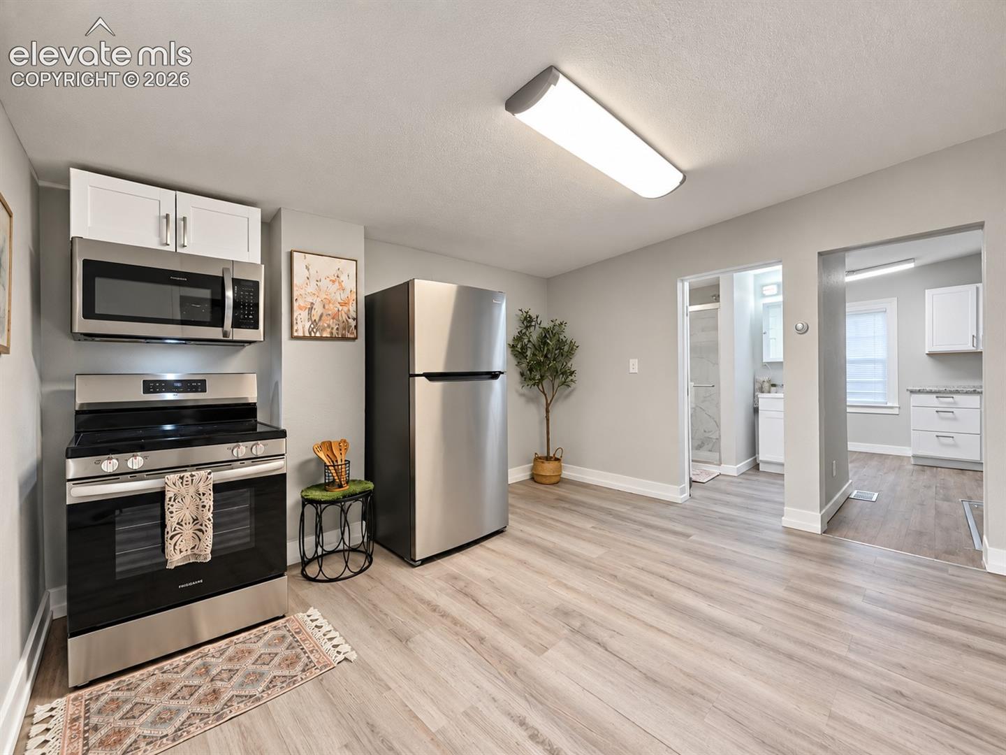 Listing photo 11 for 316 E 2nd Street