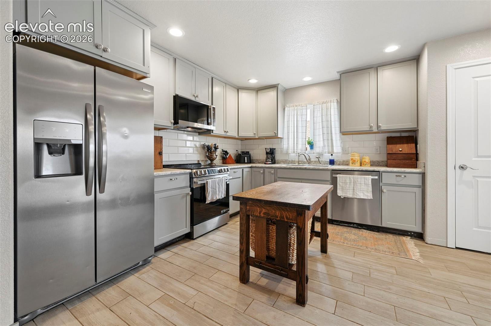 Listing photo 11 for 4966 Beckwith Drive