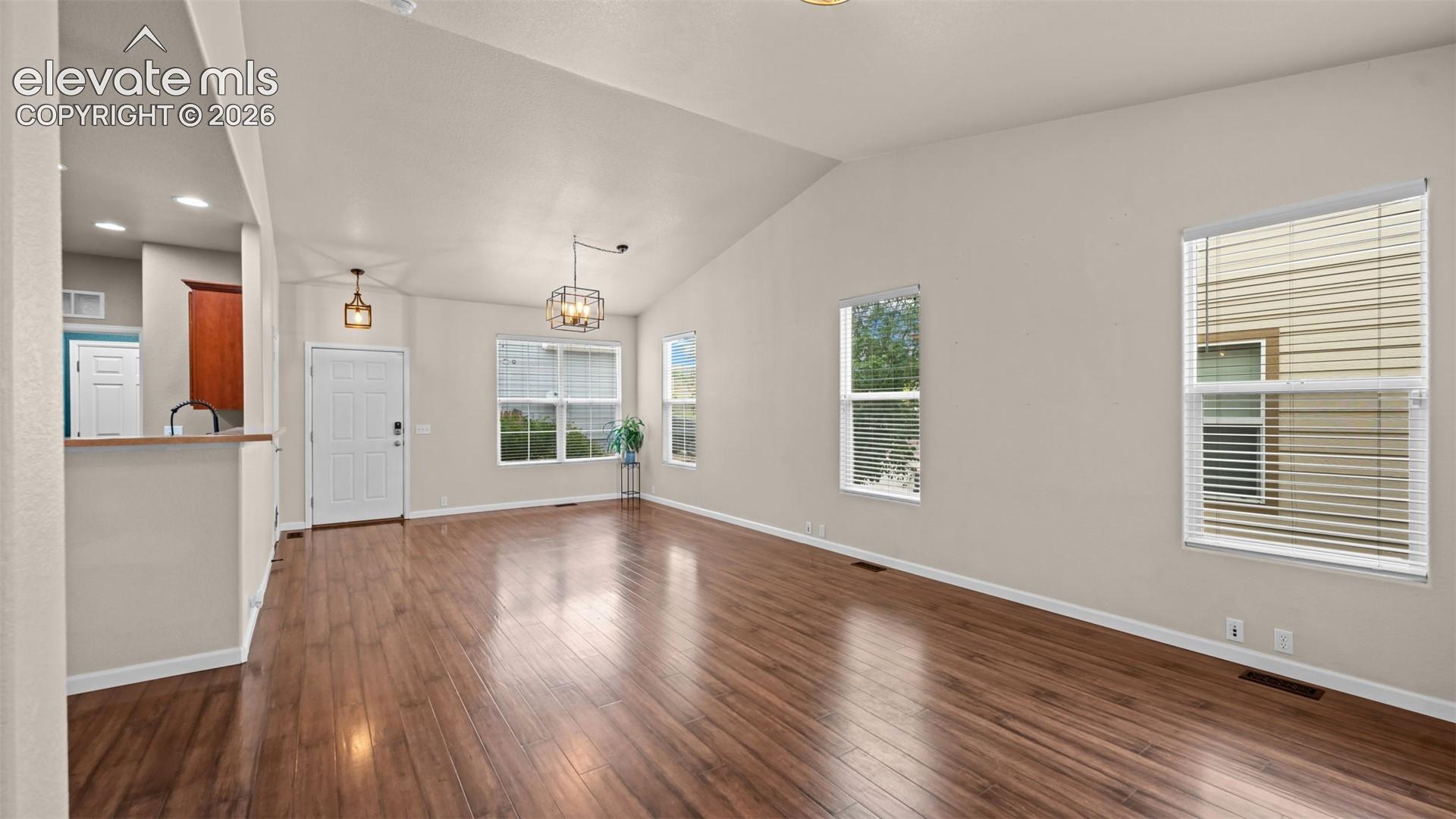Listing photo 11 for 7514 Jaoul Point