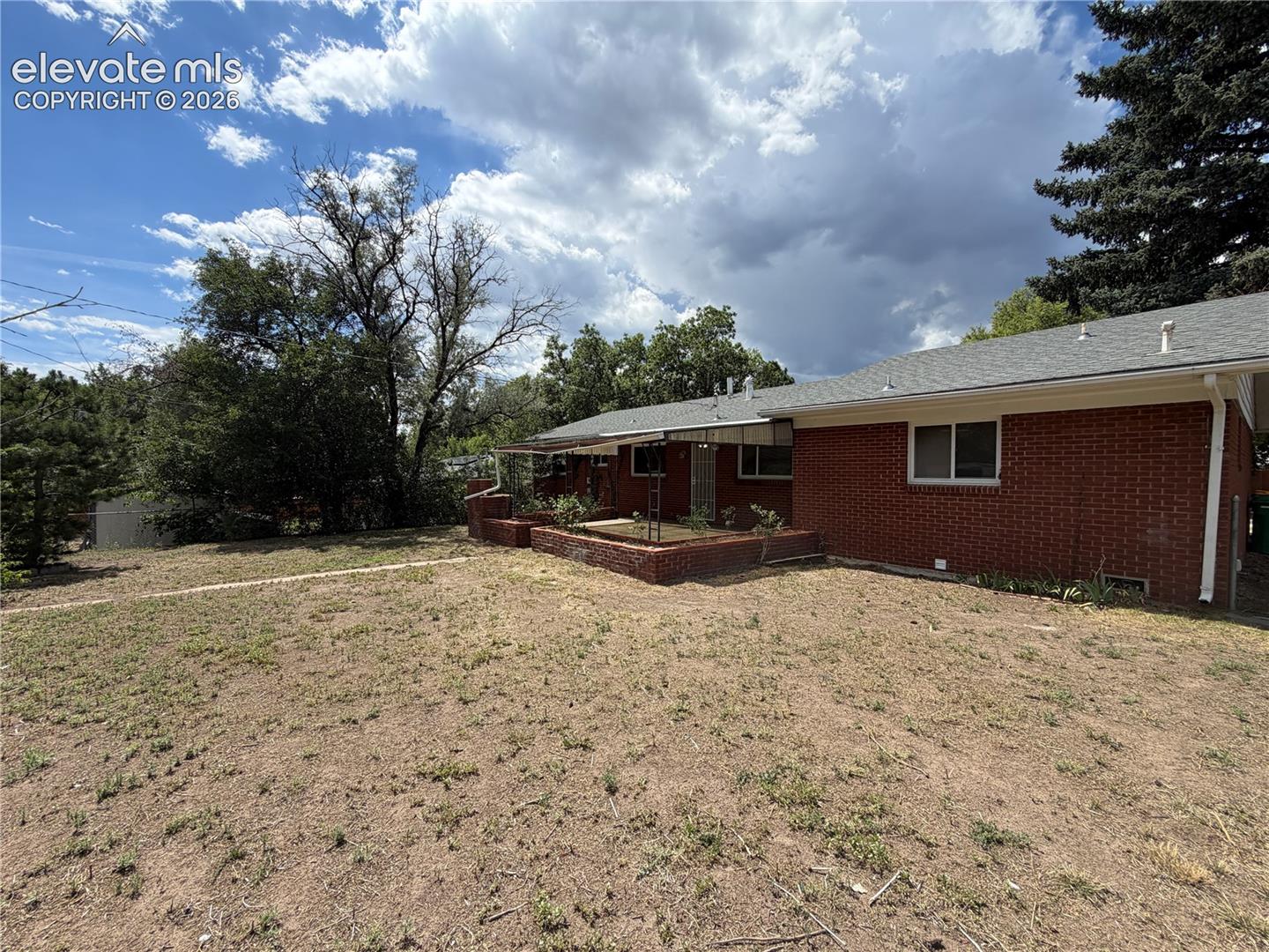 Listing photo 26 for 2239 Drakestone Drive