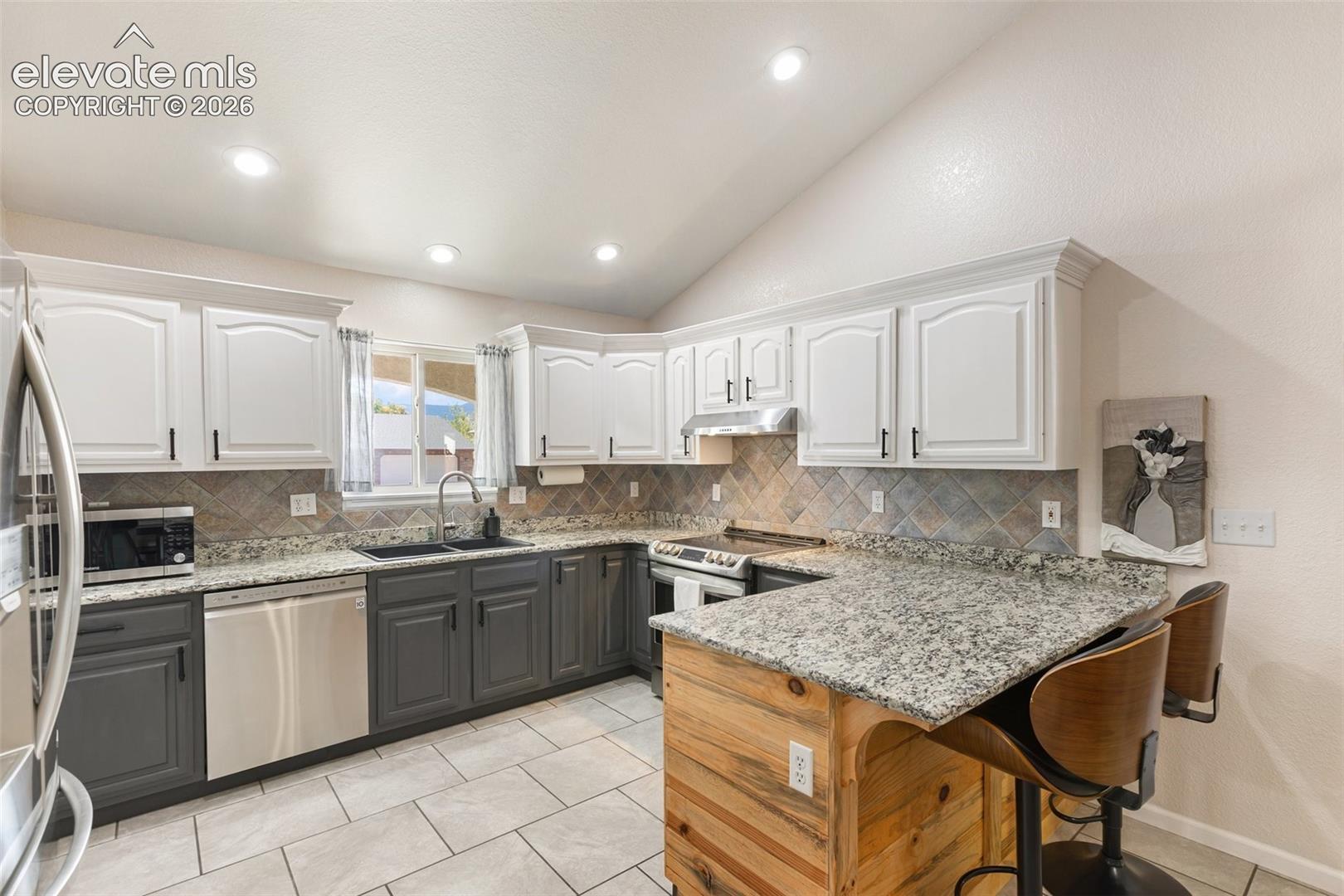 Listing photo 12 for 615 Twinflower Drive