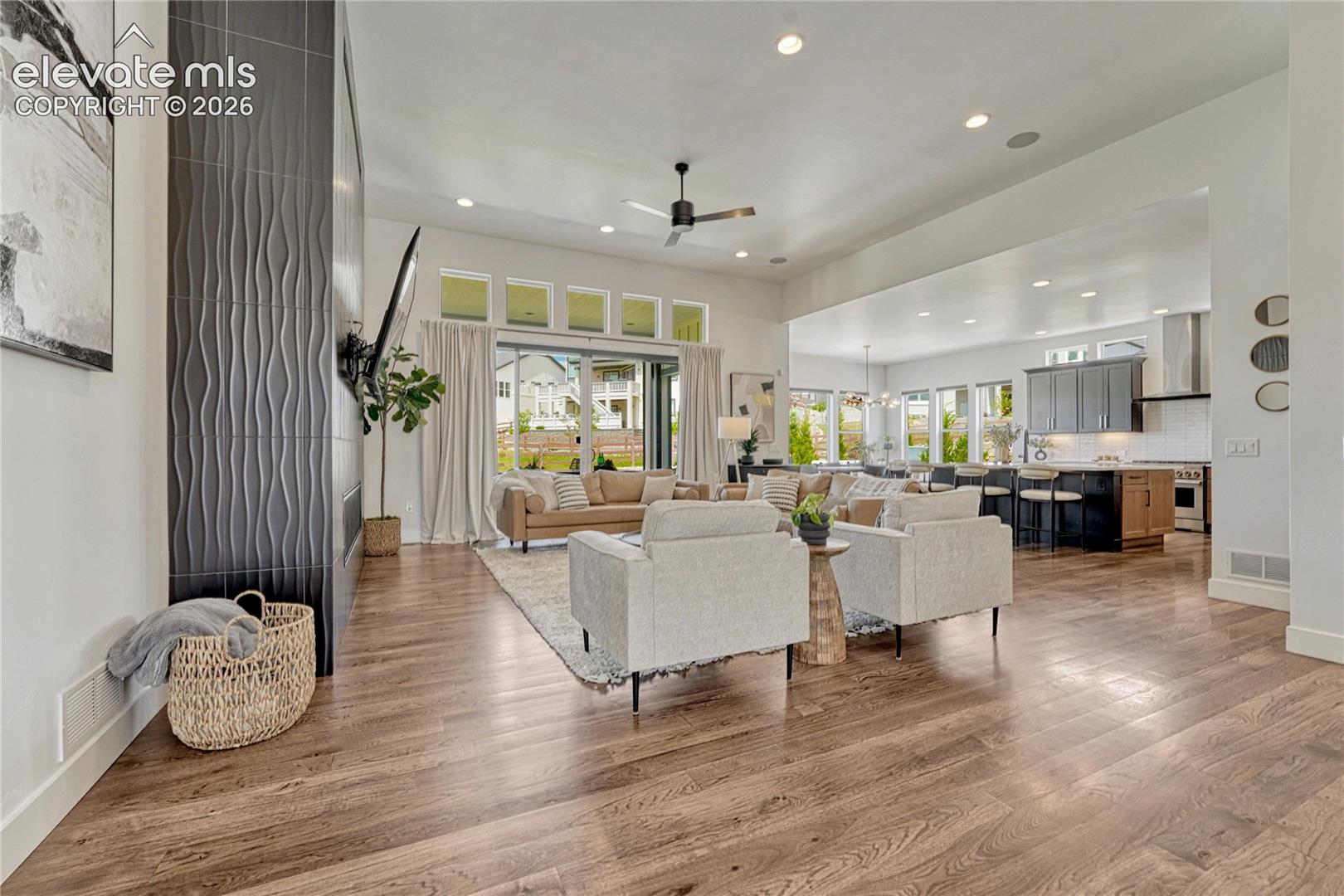 Listing photo 4 for 12366 Mionetto Court