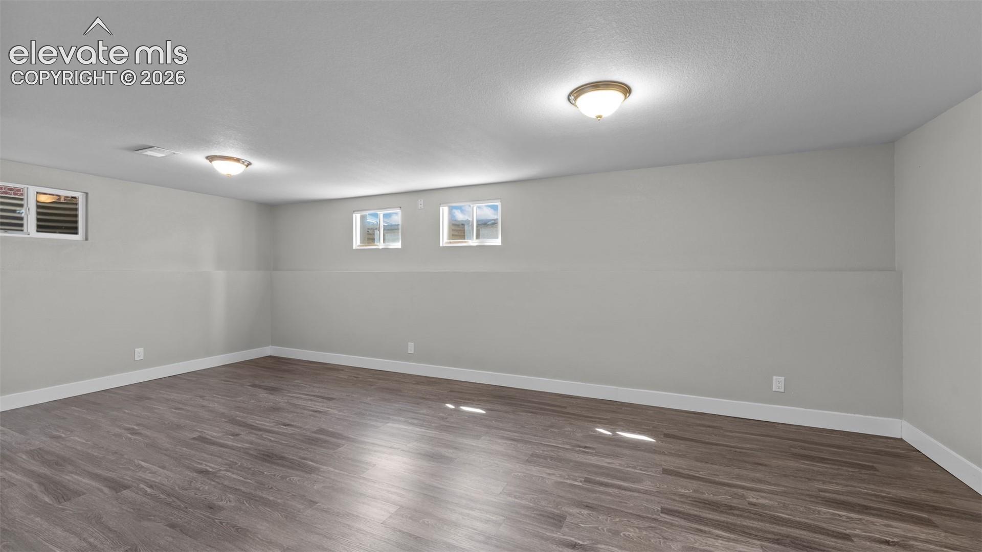 Listing photo 17 for 7 N Dartmouth Street