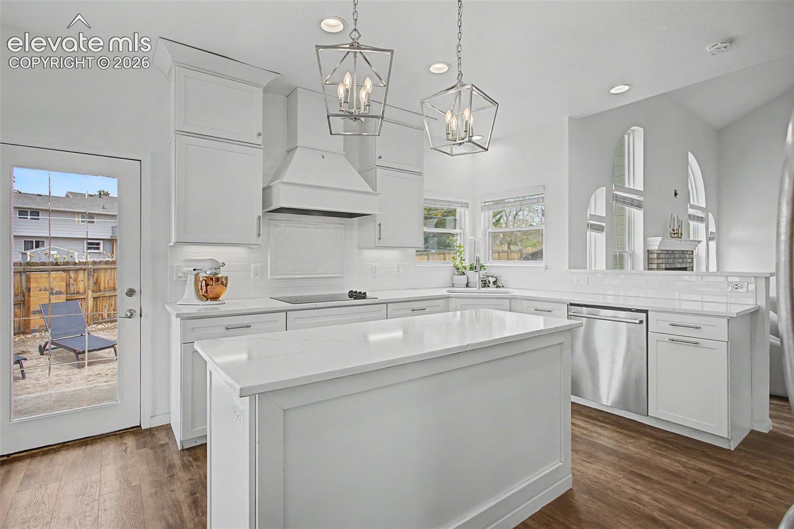 Listing photo 11 for 8335 Ashford Court