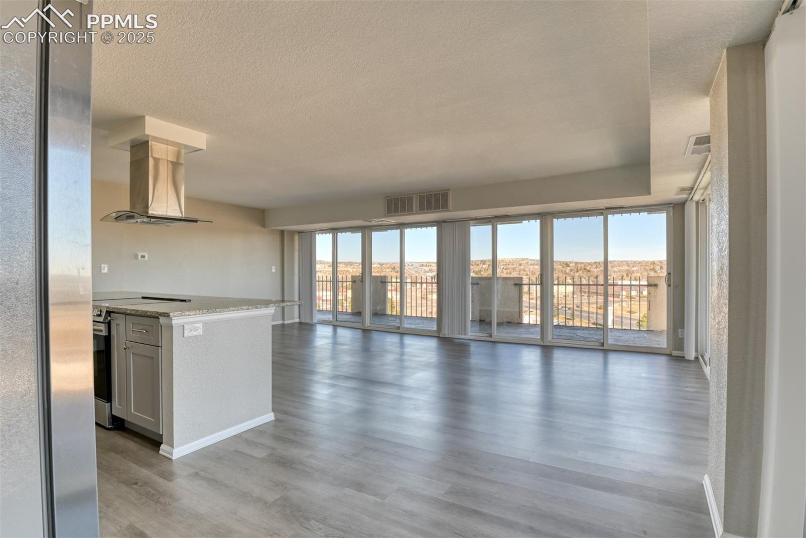 411 Lakewood Circle, photo 6