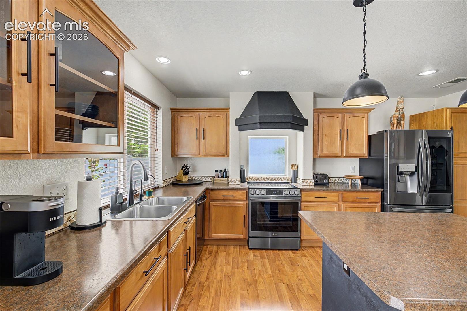 Listing photo 13 for 7716 Candlelight Lane