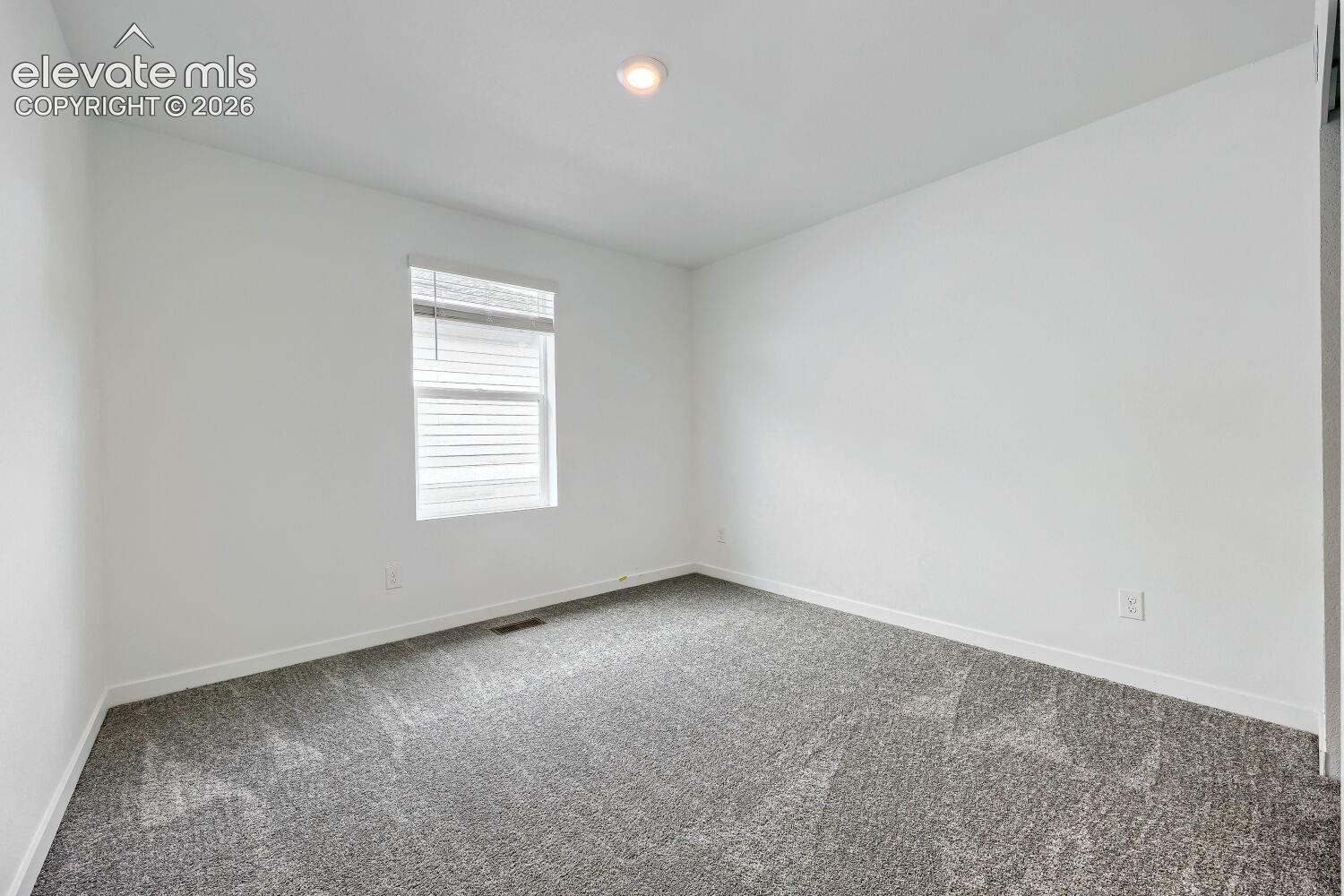 Listing photo 10 for 2712 Lower Crags Point