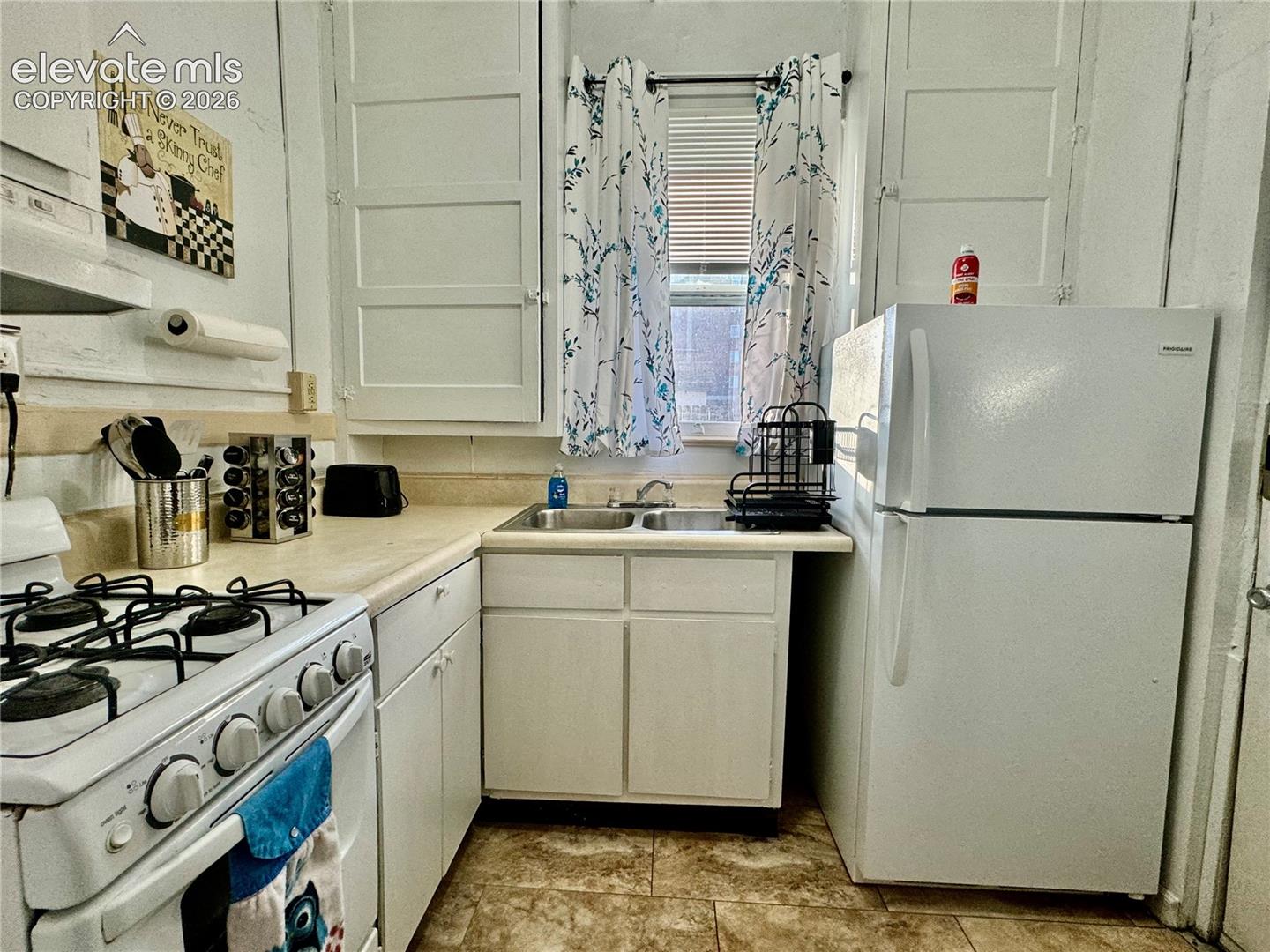 Listing photo 5 for 204 W 15th Street