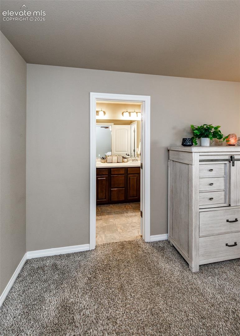 6977 Winnicut Drive, photo 31