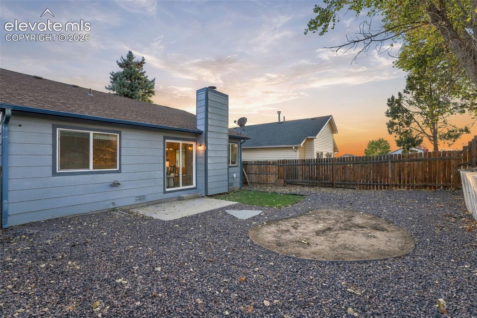 Listing photo 32 for 6430 Lonsdale Drive