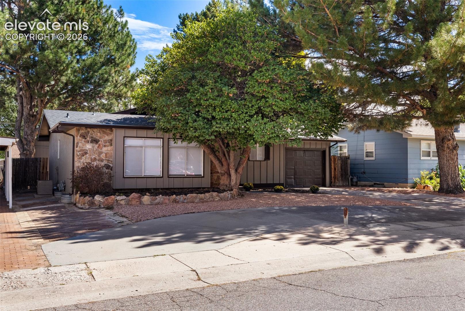Listing photo 33 for 1818 Maplewood Drive
