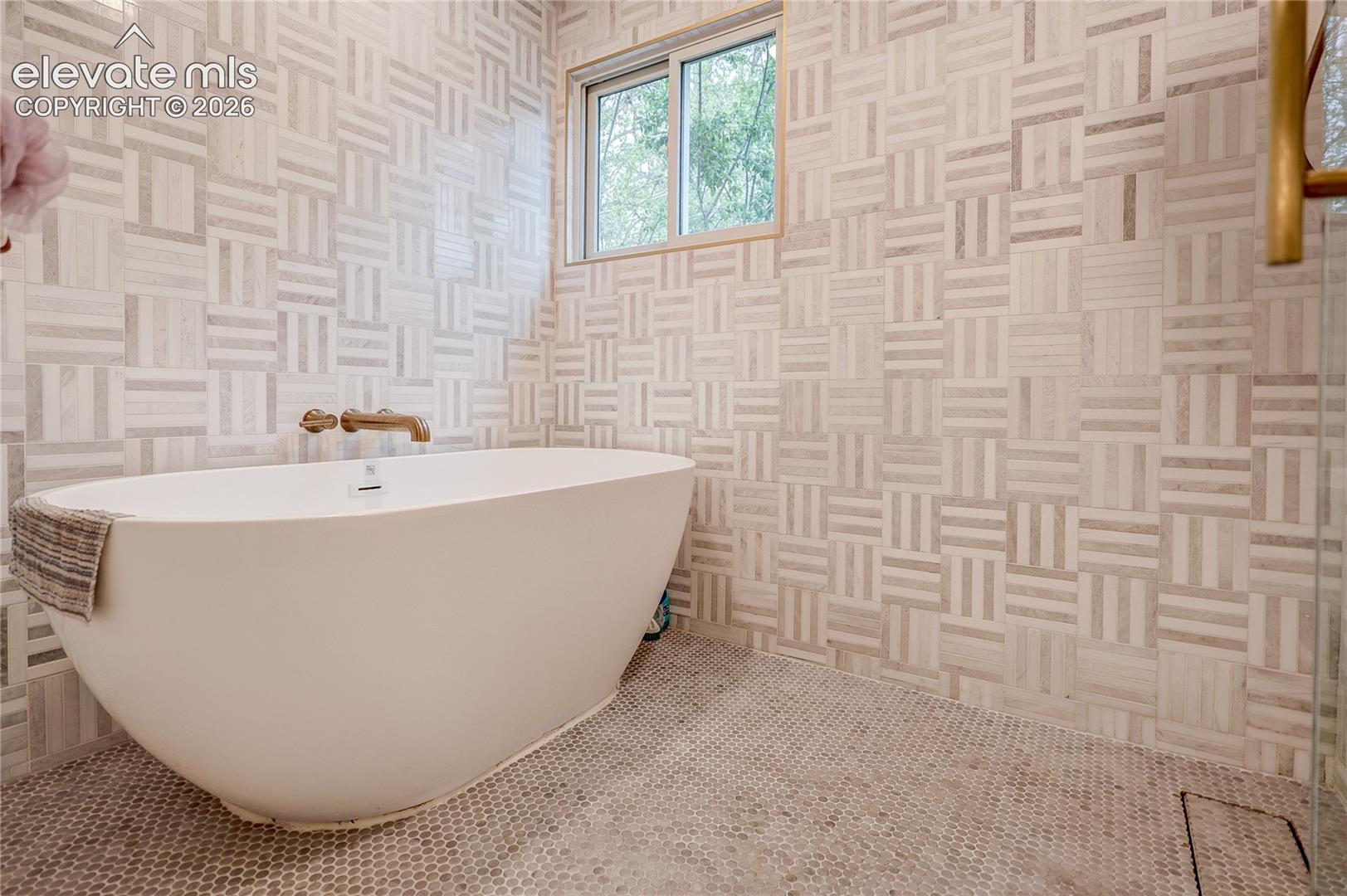 Listing photo 39 for 3981 S Hillcrest Drive