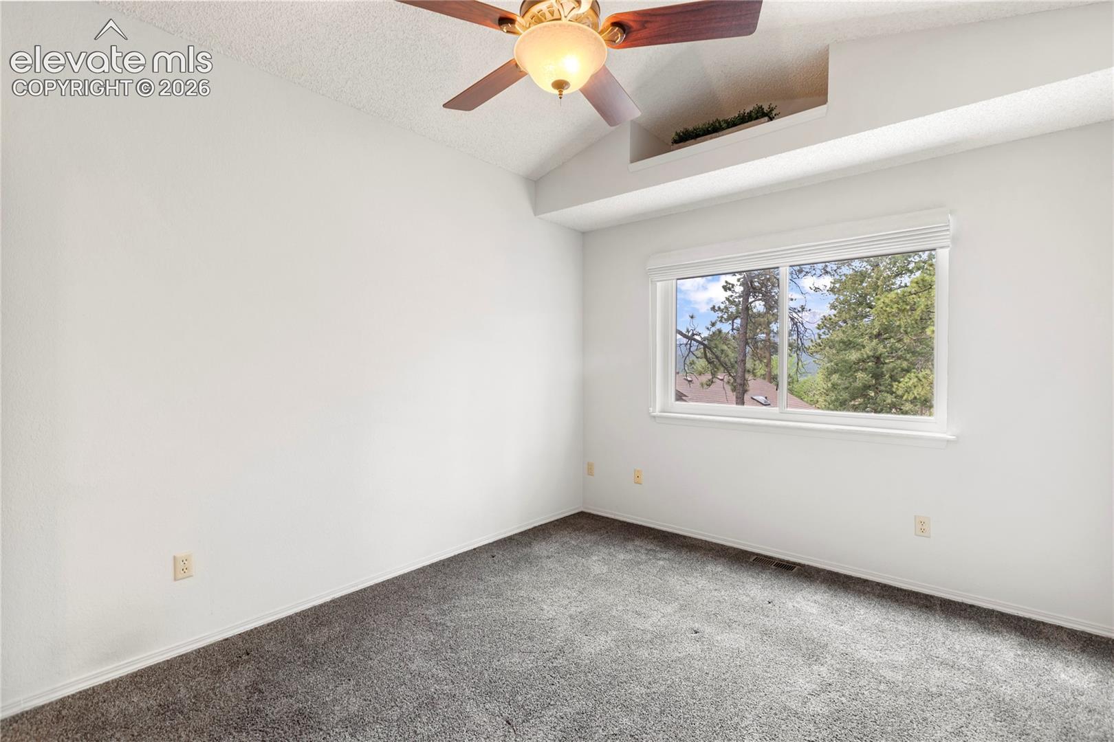 540 Greenway Court, photo 29