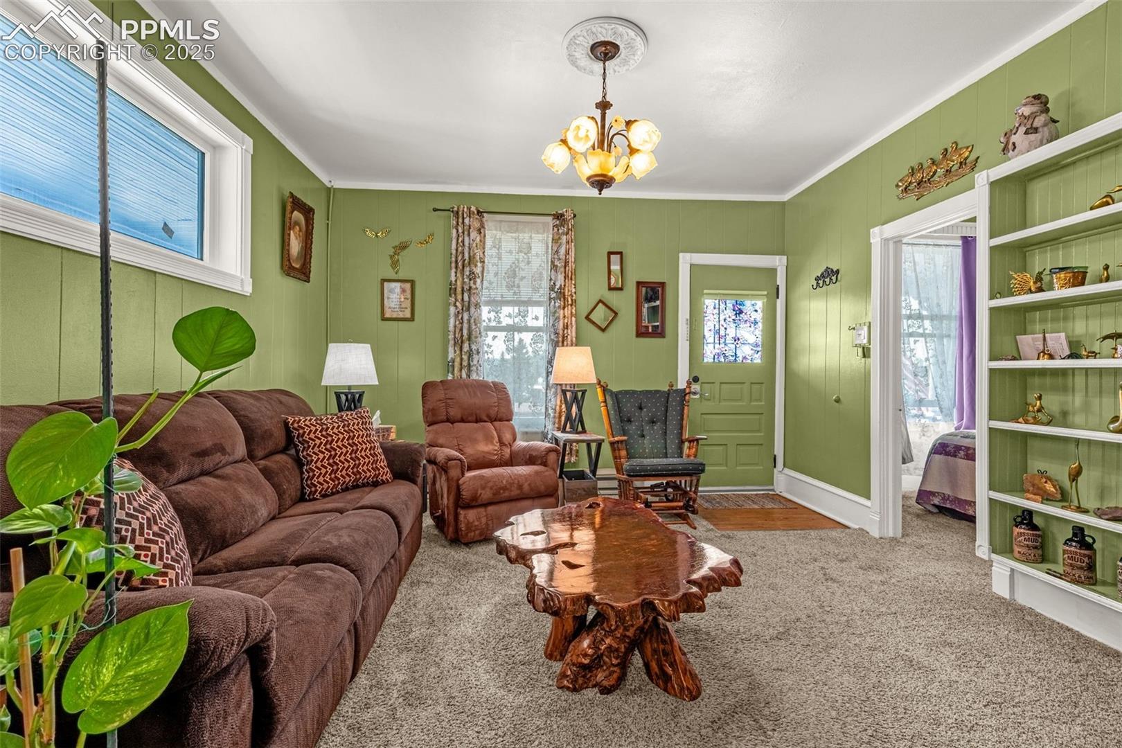Listing photo 7 for 137 W Eaton Avenue